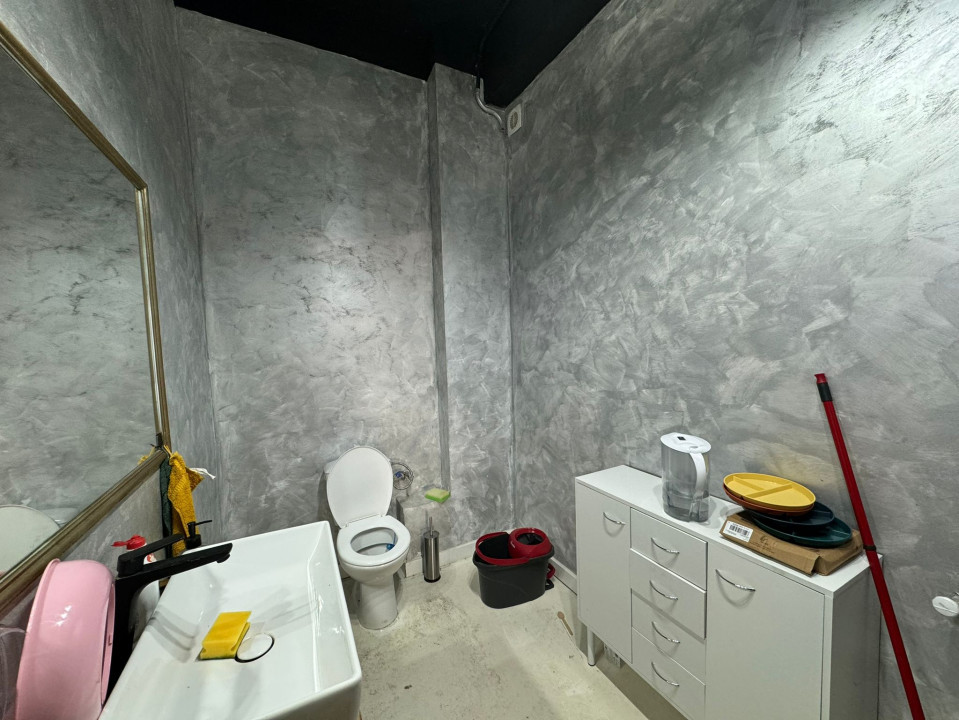 Spațiu comercial cu vitrină, 242.5 mp utili, zona Dâmbul Rotund