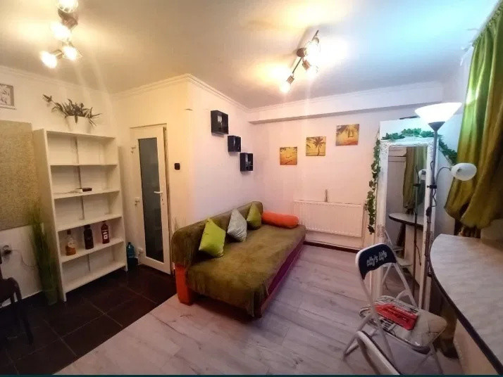 Investitie! Garsoniera finisata, terasa 14 mp, boxa, zona Turnul Pompierilor