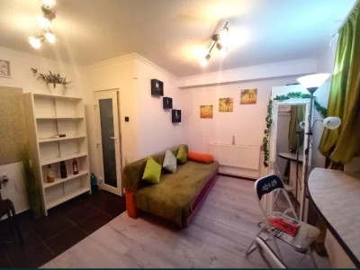 Investitie! Garsoniera finisata, terasa 14 mp, boxa, zona Turnul Pompierilor