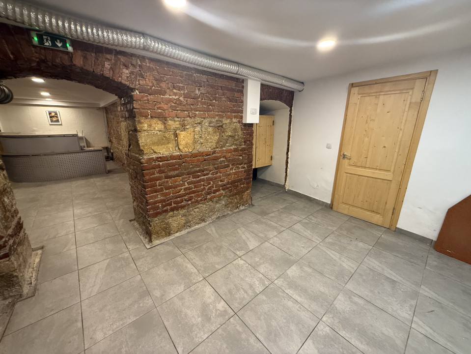 Spatiu comercial la subsol, zona Centrala, 207 MP