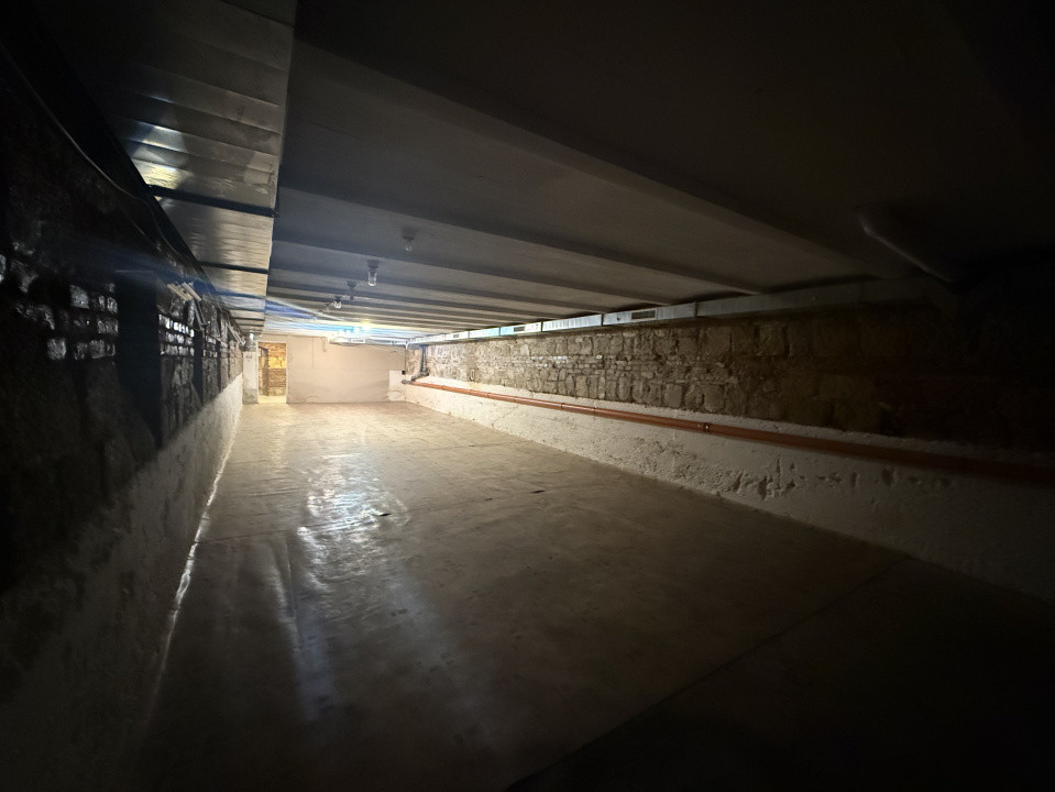 Spatiu comercial la subsol, zona Centrala, 207 MP