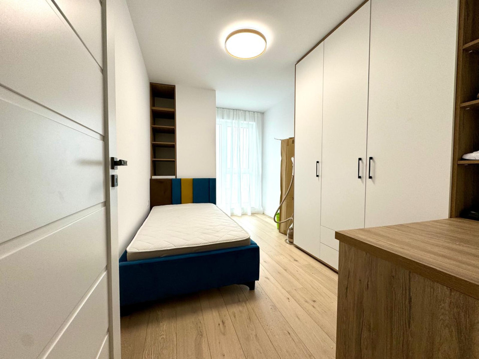 Apartament 3 camere, ultrafinisat, 2 balcoane, parcare, zona FSEGA