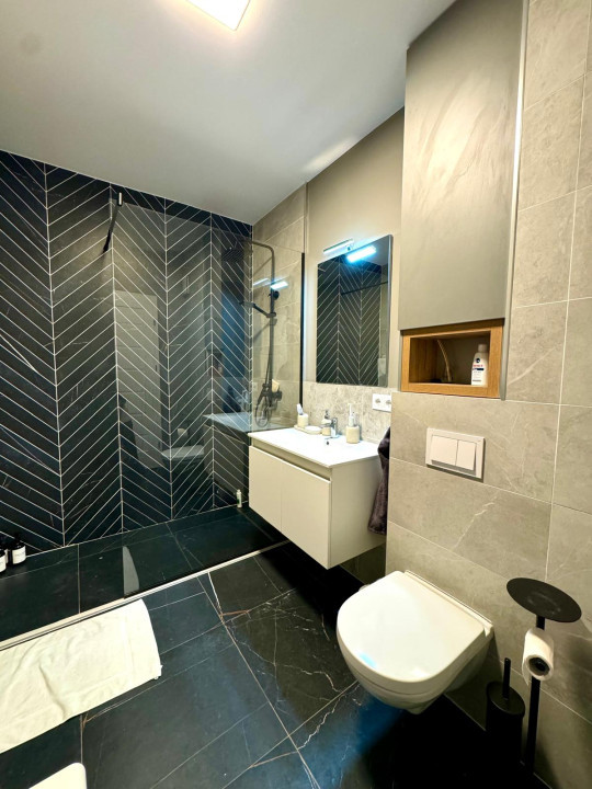 Apartament 3 camere, ultrafinisat, 2 balcoane, parcare, zona FSEGA