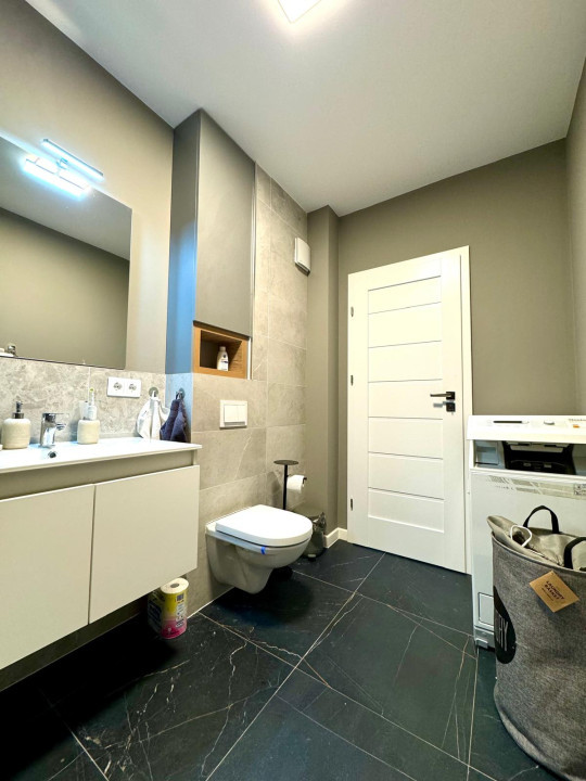 Apartament 3 camere, ultrafinisat, 2 balcoane, parcare, zona FSEGA