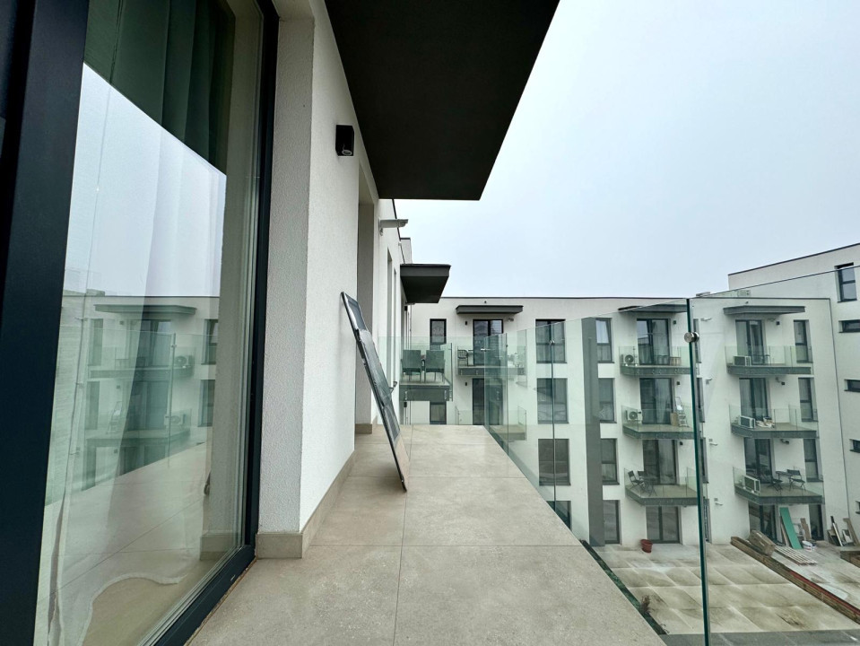 Apartament 3 camere, ultrafinisat, 2 balcoane, parcare, zona FSEGA