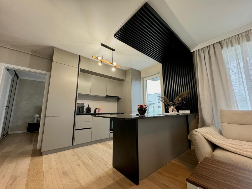 Apartament 3 camere, ultrafinisat, 2 balcoane, parcare, zona FSEGA