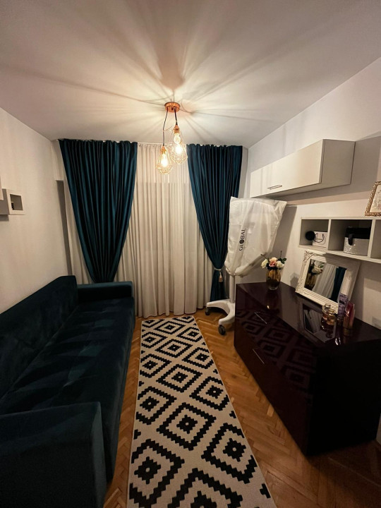 Apartament 3 camere decomandate, 2 băi, etajul 1, zona străzii București