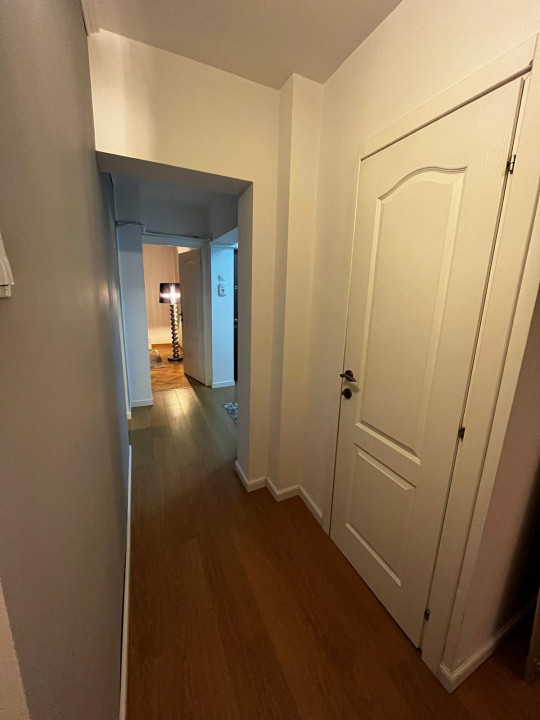 Apartament 3 camere decomandate, 2 băi, etajul 1, zona străzii București