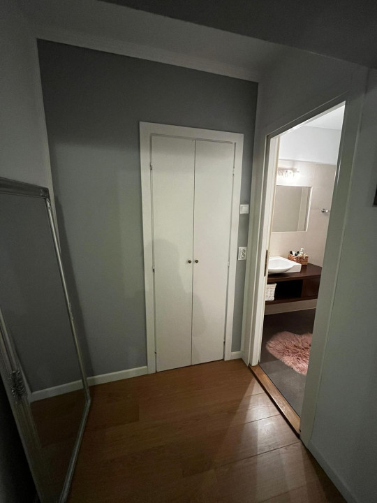 Apartament 3 camere decomandate, 2 băi, etajul 1, zona străzii București