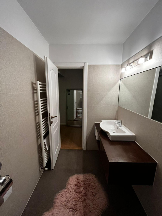 Apartament 3 camere decomandate, 2 băi, etajul 1, zona străzii București