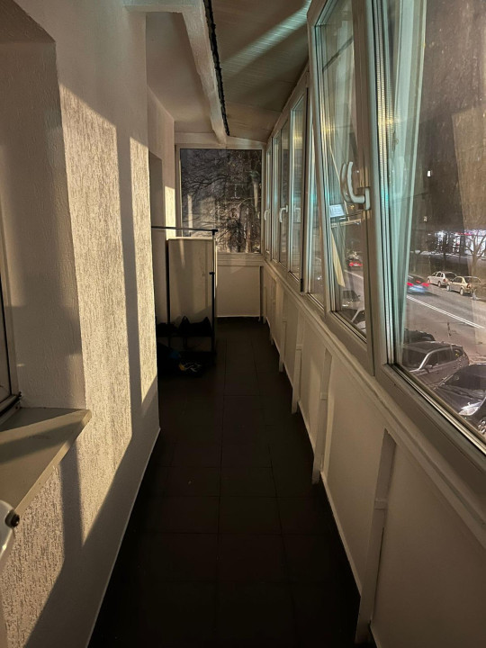 Apartament 3 camere decomandate, 2 băi, etajul 1, zona străzii București