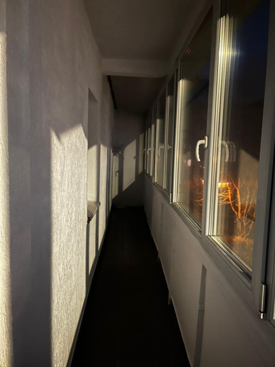 Apartament 3 camere decomandate, 2 băi, etajul 1, zona străzii București