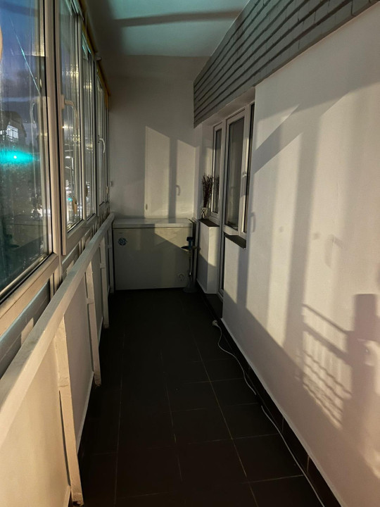 Apartament 3 camere decomandate, 2 băi, etajul 1, zona străzii București