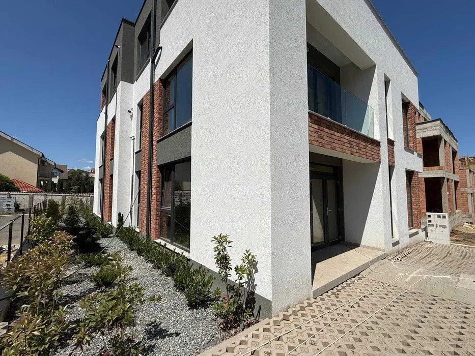 Spatiu comercial 221 mp, inaltime 3m, ideal pentru clinica, cartier Zorilor