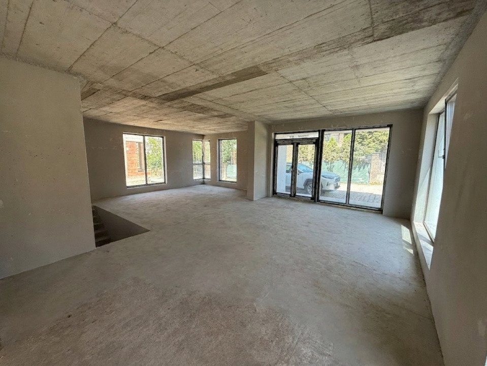 Spatiu comercial 221 mp, inaltime 3m, ideal pentru clinica, cartier Zorilor