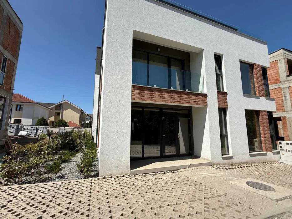 Spatiu comercial 221 mp, pretabil pentru clinica, inaltime 3m, cartier Zorilor