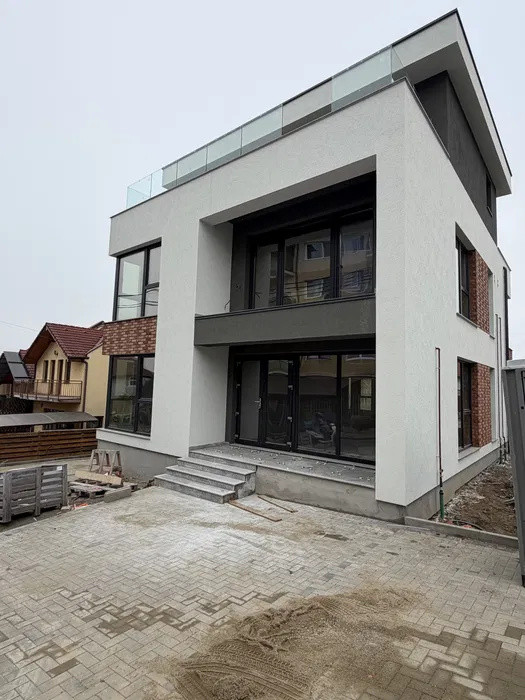 Spatiu comercial, 220 mp, CF disponibil, zona Grand Hotel Italia