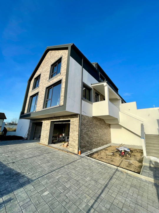 Casă cuplată, 4 camere, 156 mp utili, semifiniasată, cartier Dâmbul Rotund