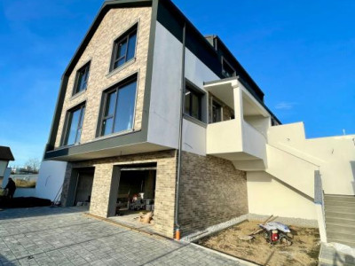Casă cuplată, 4 camere, 156 mp utili, semifiniasată, cartier Dâmbul Rotund