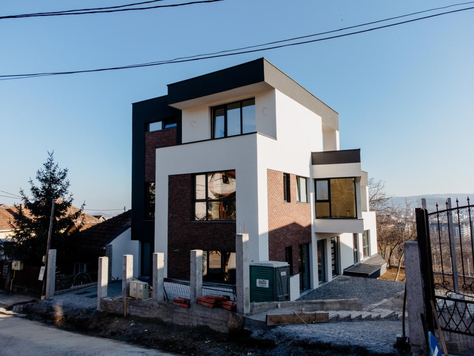 Casa cu 5 camere, 201 utili, terasa panoramica, curte 500mp, Dambul R