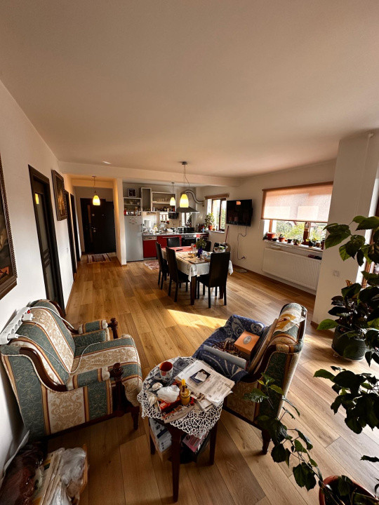 Apartament de 3 camere, 75 mp, gradina de 120mp, parcare, zona Campului