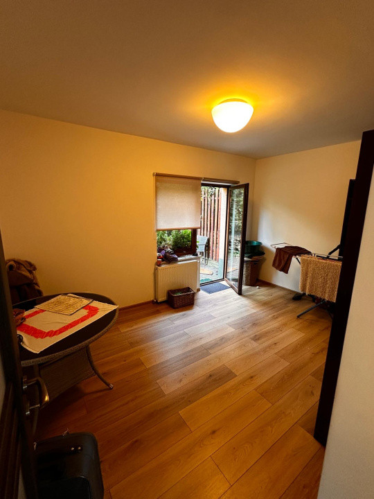 Apartament de 3 camere, 75 mp, gradina de 120mp, parcare, zona Campului