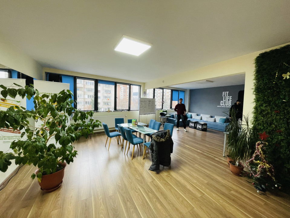 Spatiu comercial, 150 mp utili, zona Platinia Shopping Center