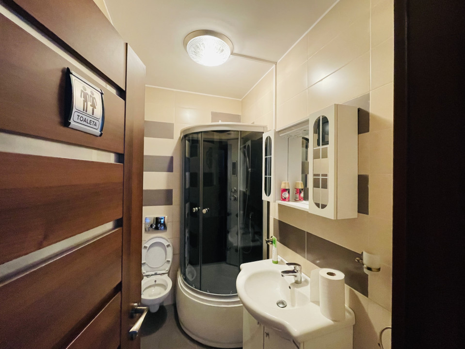 Spatiu comercial, 150 mp utili, zona Platinia Shopping Center