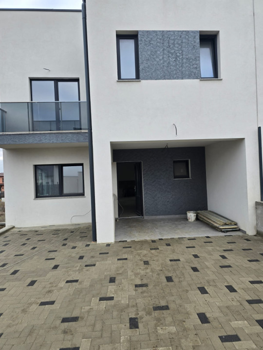 Casa tip duplex, 4 camere, 120 mp, teren 350, sat Campenesti