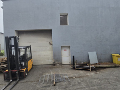 Hala de inchiriat, 1335 mp utili, curent trifazic, zona Valea Seaca