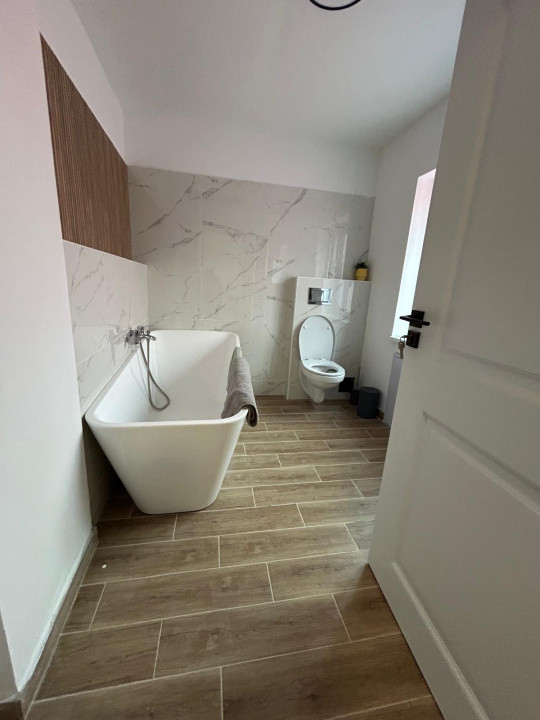 Casa individuala de 4 camere, 150mp, renovata, terasa, curte, garaj, zona Baciu