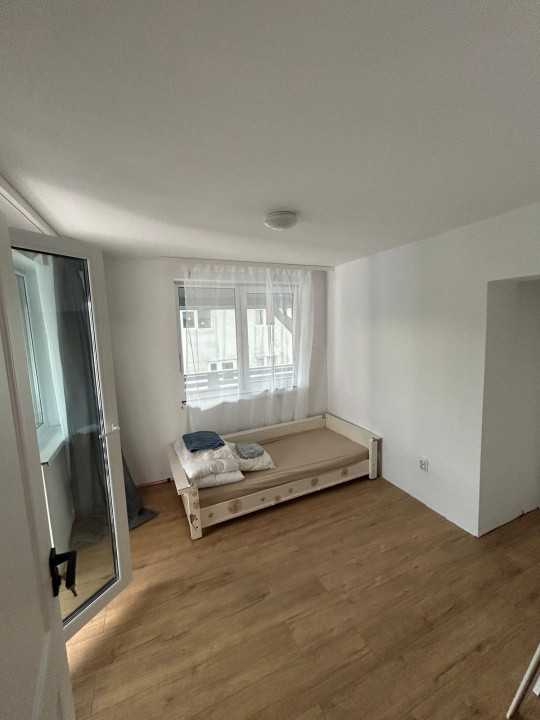 Casa individuala de 4 camere, 150mp, renovata, terasa, curte, garaj, zona Baciu