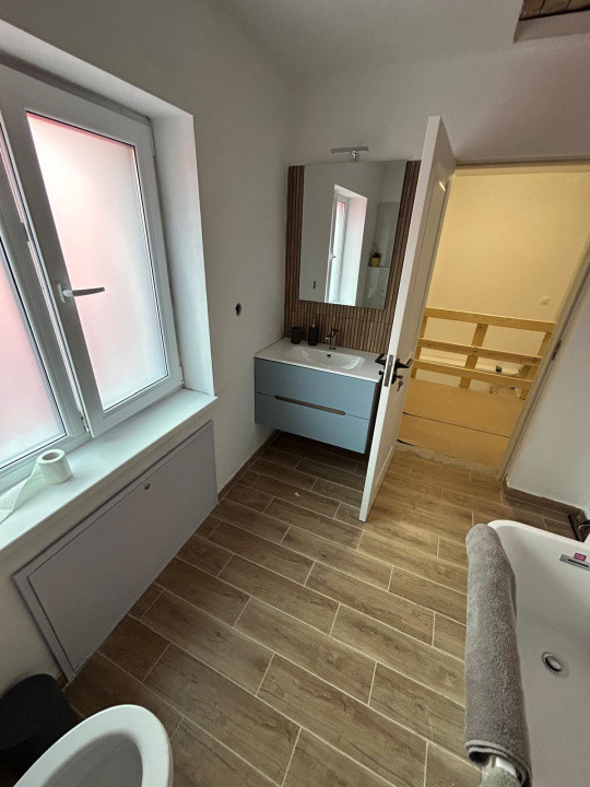 Casa individuala de 4 camere, 150mp, renovata, terasa, curte, garaj, zona Baciu