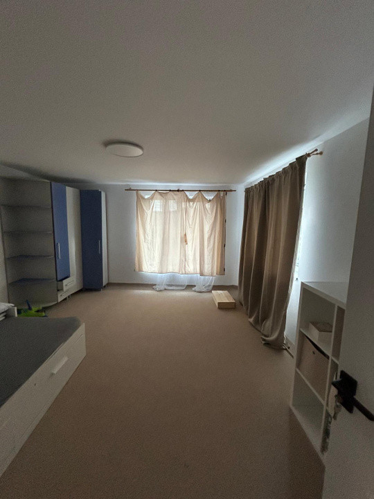 Casa individuala de 4 camere, 150mp, renovata, terasa, curte, garaj, zona Baciu