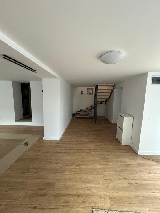 Casa individuala de 4 camere, 150mp, renovata, terasa, curte, garaj, zona Baciu