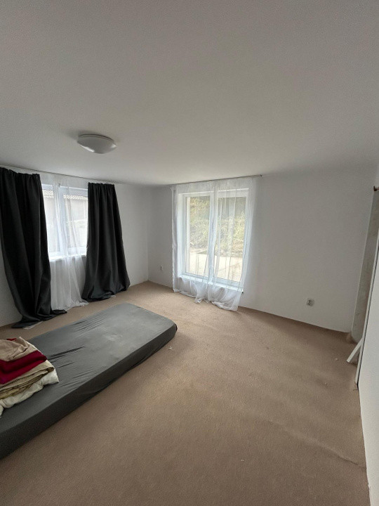 Casa individuala de 4 camere, 150mp, renovata, terasa, curte, garaj, zona Baciu