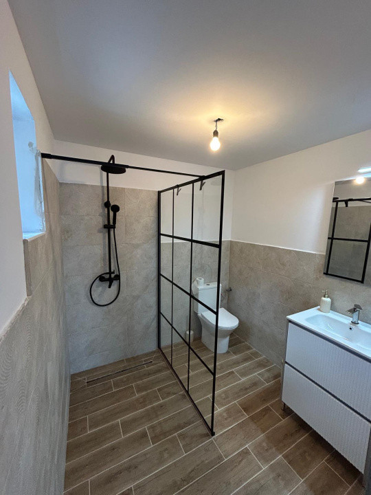 Casa individuala de 4 camere, 150mp, renovata, terasa, curte, garaj, zona Baciu