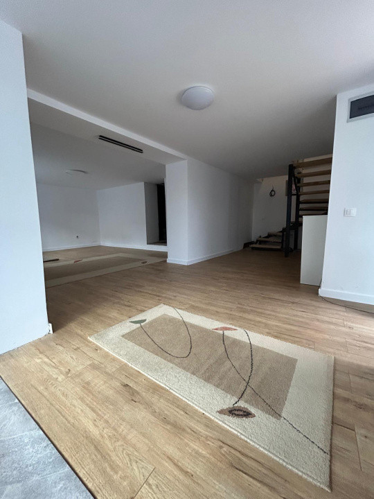 Casa individuala de 4 camere, 150mp, renovata, terasa, curte, garaj, zona Baciu