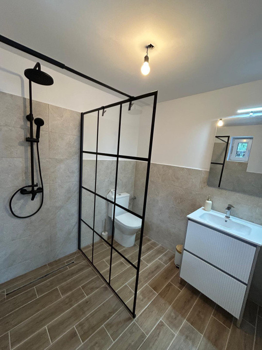 Casa individuala de 4 camere, 150mp, renovata, terasa, curte, garaj, zona Baciu