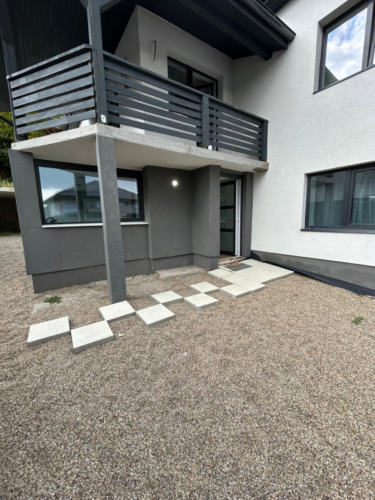 Casa individuala de 4 camere, 150mp, renovata, terasa, curte, garaj, zona Baciu