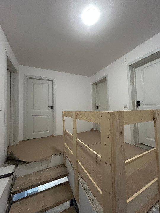 Casa individuala de 4 camere, 150mp, renovata, terasa, curte, garaj, zona Baciu