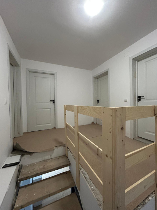 Casa individuala de 4 camere, 150mp, renovata, terasa, curte, garaj, zona Baciu