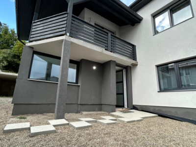 Casa individuala de 4 camere, 150mp, renovata, terasa, curte, garaj, zona Baciu