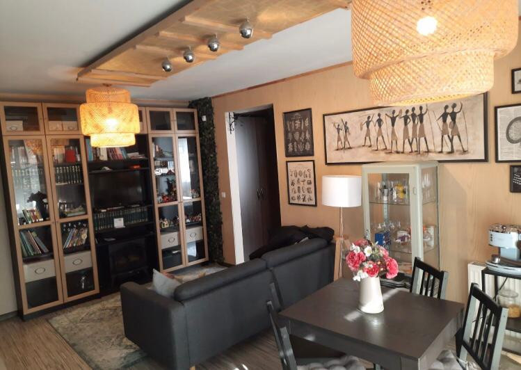 apartament cu 2 camere,2 balcoane si garaj