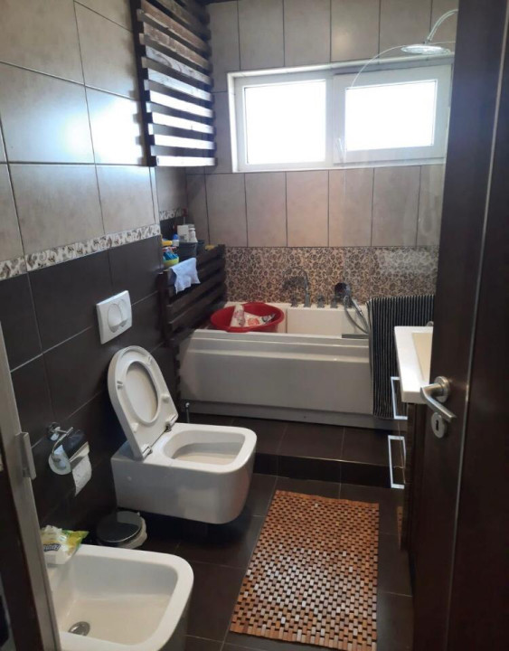apartament cu 2 camere,2 balcoane si garaj
