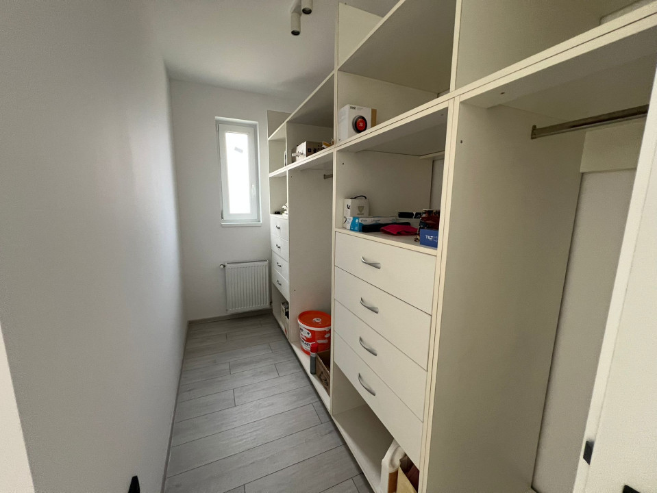 Apartament  cu 3 camere,2bai si 2 parcari
