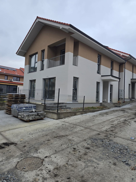Casa tip duplex cu CF, 5 camere, 120 mp, teren 250 mp, zona Valea Chintaului