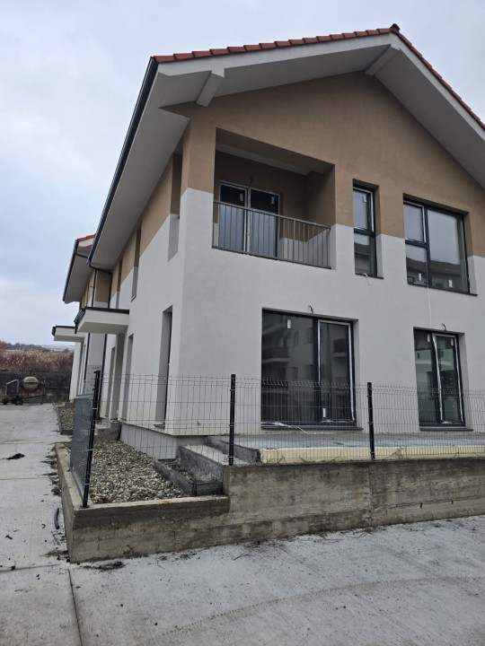 Casa tip duplex cu CF, 5 camere, 120 mp, teren 250 mp, zona Valea Chintaului