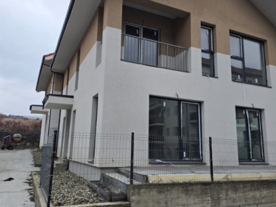 Casa tip duplex cu CF, 5 camere, 120 mp, teren 250 mp, zona Valea Chintaului