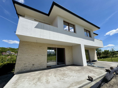 Casă tip duplex, 170 mp utili, 500 mp teren, sat Feleacu